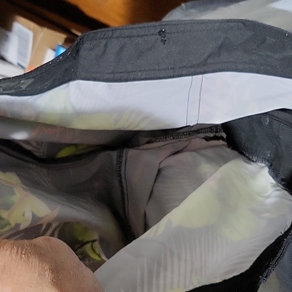 Bathing suit with Hibiscus flowers - Picture 6 of 6